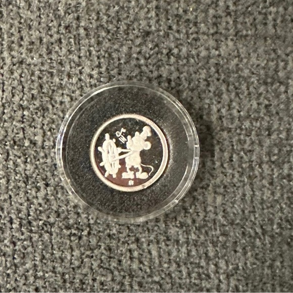 Disneys 60th Anniversary .999 Pure Solid silver, Mickey Mouse’s Coin - Picture 2 of 2